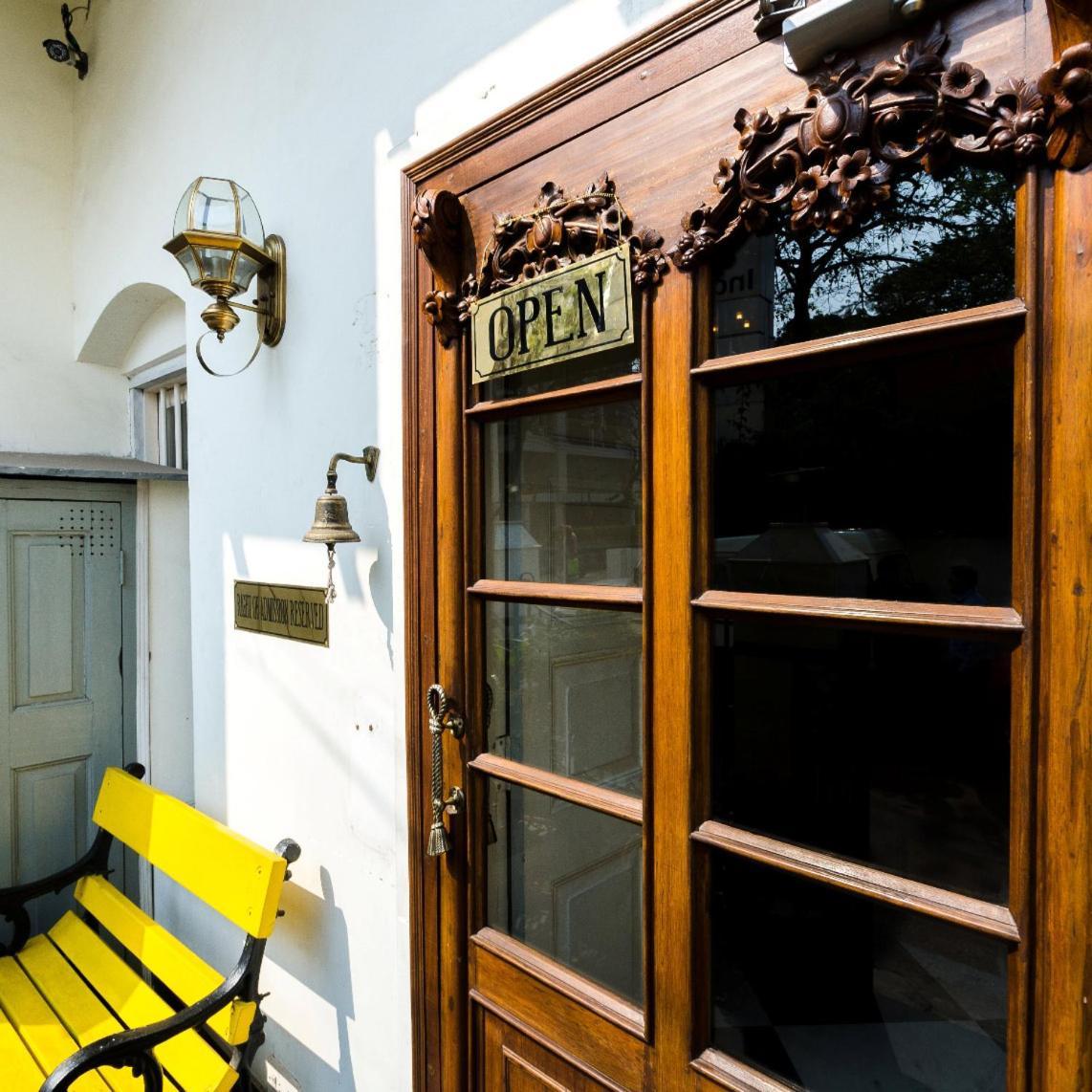 The Corner Courtyard Otel Kalküta Dış mekan fotoğraf